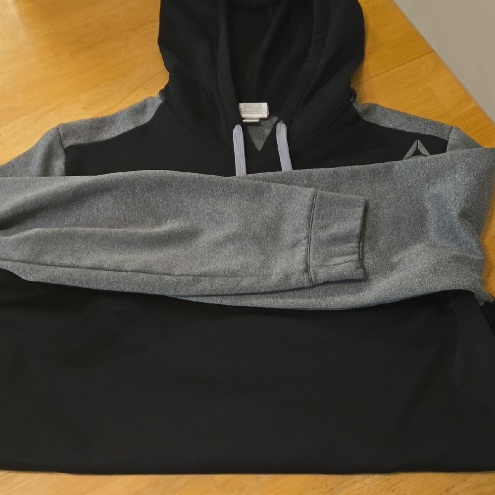 Reebok Black and Gray Pullover - Picture 5 of 5